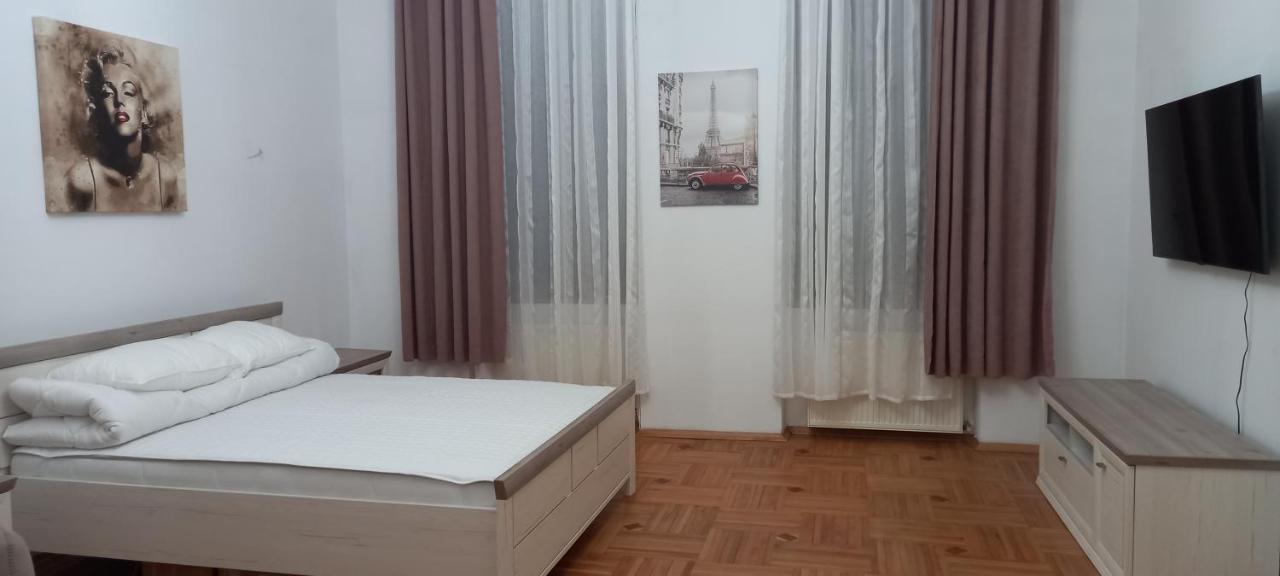 Двох Рівневі Апартаменти В Центрі Leópolis Exterior foto